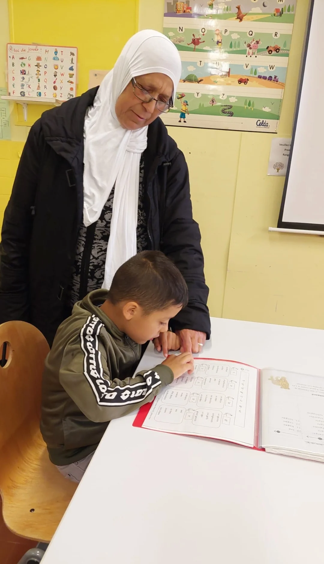 Enfant accompagné pendant un exercice